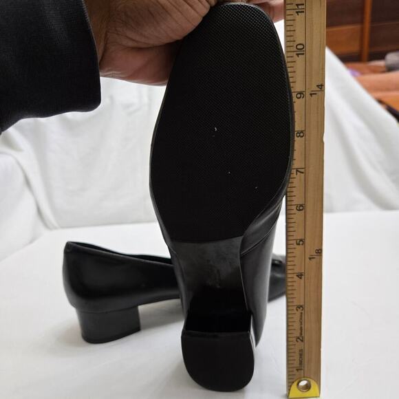 NWOB Trotters Delse Black Leather Low Block Heel Pumps, Size 11 Comfort Shoe - Picture 9 of 11